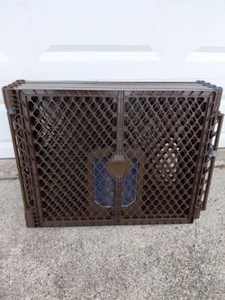 Dog Play Yard / Play Pen with dog door