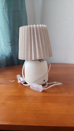 Modern Table Lamp with Pleated Shade - White - Like New