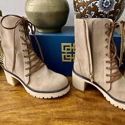 Vici Danny Boots 7.5 New
