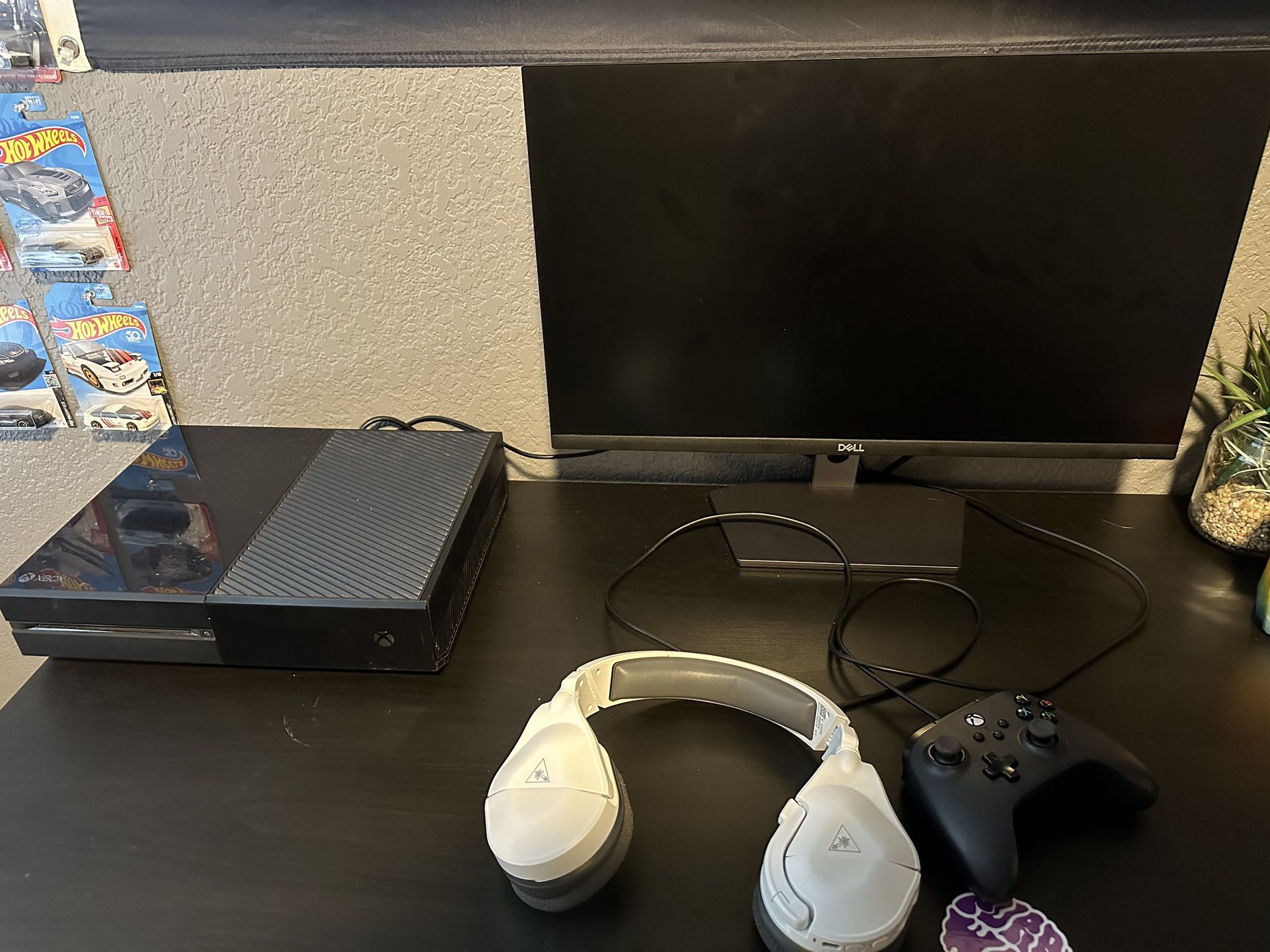 Xbox one with Monitor 24in