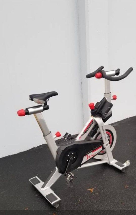FreeMotion Stationary Bike Spin Bike Indoor Exercise Bicycle Cardio Workout 