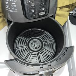 Ninja Air Fryer in excellent, like-new condition !