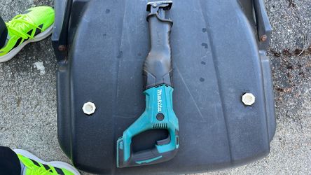 Makita  18V XRJ04 Reciprocating saw