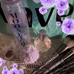 Ariana Grande Perfumes & Makeup Brushes bundle $27