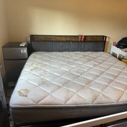 King Bed Frame With Mattress 
