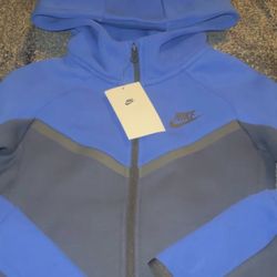 Brand New Kids Nike Tech 