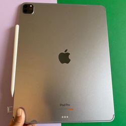 Apple IPad Pro 12.9” 6th Generation (2022 Model / M2 chip ) 256GB WiFi + cellular (5G Unlocked) with keyboard, pen & Accessories 