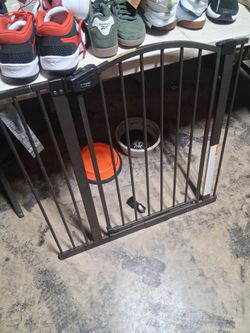 Metal baby gate