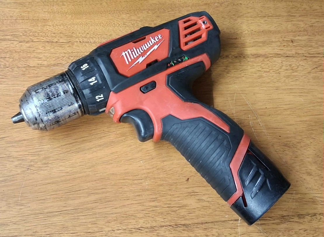 Milwaukee 3/8 Drill Driver M12