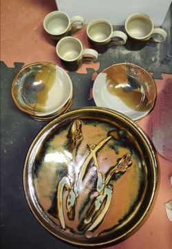 Vintage  Ceramic Dish Set 10 Plates (11")  6 Bowls 4 Mugs OBO
