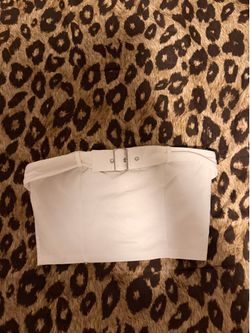 White belt cropped shirt