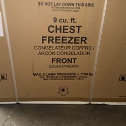 Hotpoint 8.8-cu ft Chest Freezer Convertible to Refrigerator ( Camoflauge )