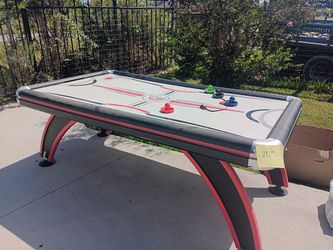 Air hockey table
