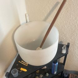 crystal singing bowl “d” 432hz with nice mallet