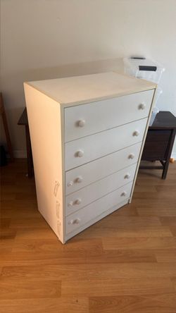 White Dresser / Cómoda blanca