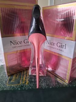 Nice Girl Let's Party in Paris