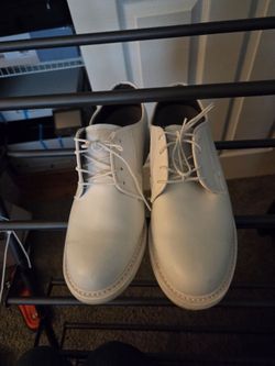 Boys size 7 dress shoes white