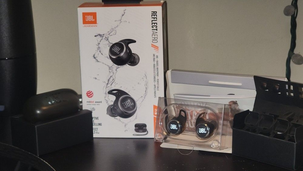JBL REFLECT AERO HEADPHONES.