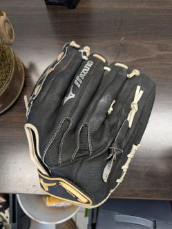 Mizuno youth left handed mitt baseball