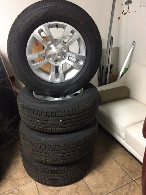 2015 Chevrolet Tahoe OEM 18X8.5J Wheel (P/N:20937964) GM Stock Rims and tires