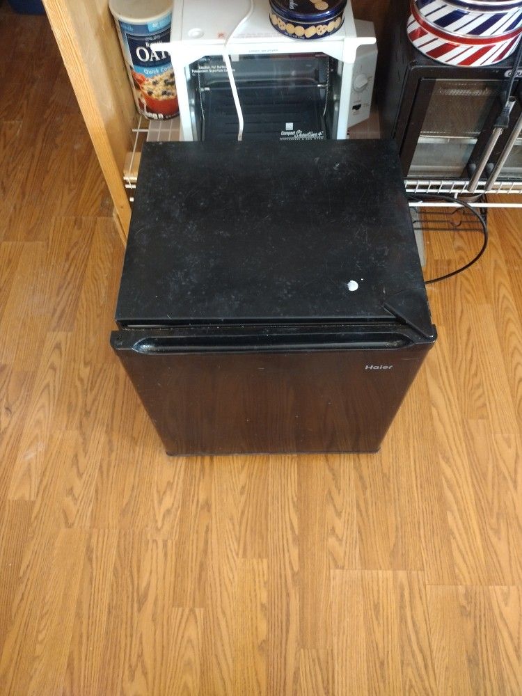 Haier Mini Fridge