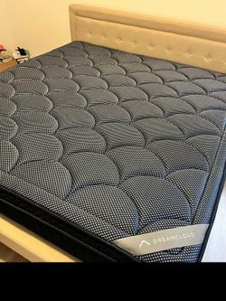 DreamCloud Luxe Hybrid Mattress (Queen Size) *LIKE NEW* / Delivery Avail