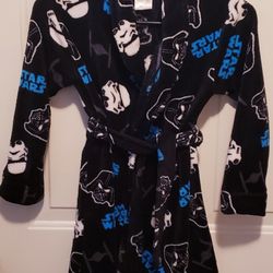 Little Boys Size 6, Robe Komar Starwars /Darth vader/storm trooper