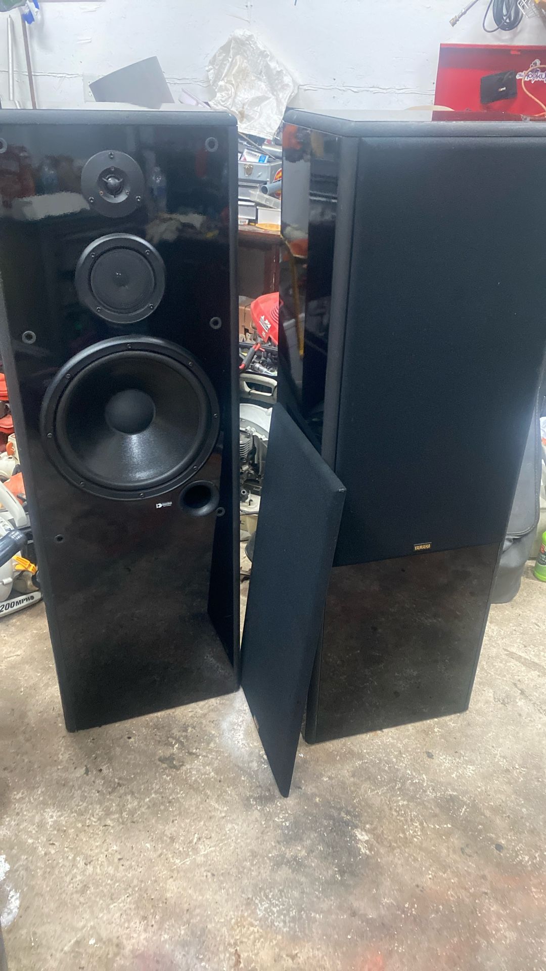 YAMAHA TOWER SPEAKERS