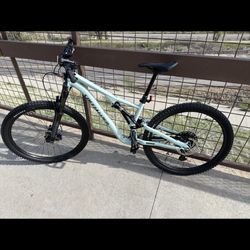 2022 Specialized Stumpjumper Alloy