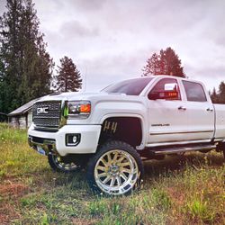 Summit White GM Accessory Wheel Well Molding 