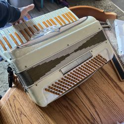 mother-of-Pearl accordion / * Make Me An Offer *