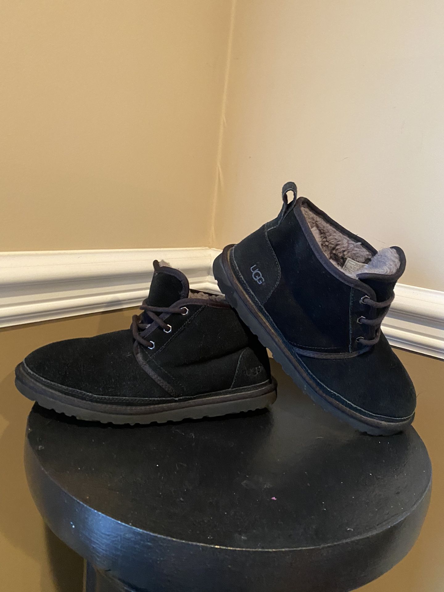 UGG Australia Neumel Chukka Boot for Men, Size 8 Black