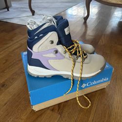 WOMEN’S SHOE (Columbia 12”)