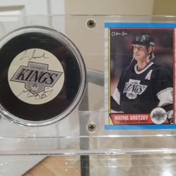 Wayne Gretzky JSA Authenticated Signed Hockey Puck!