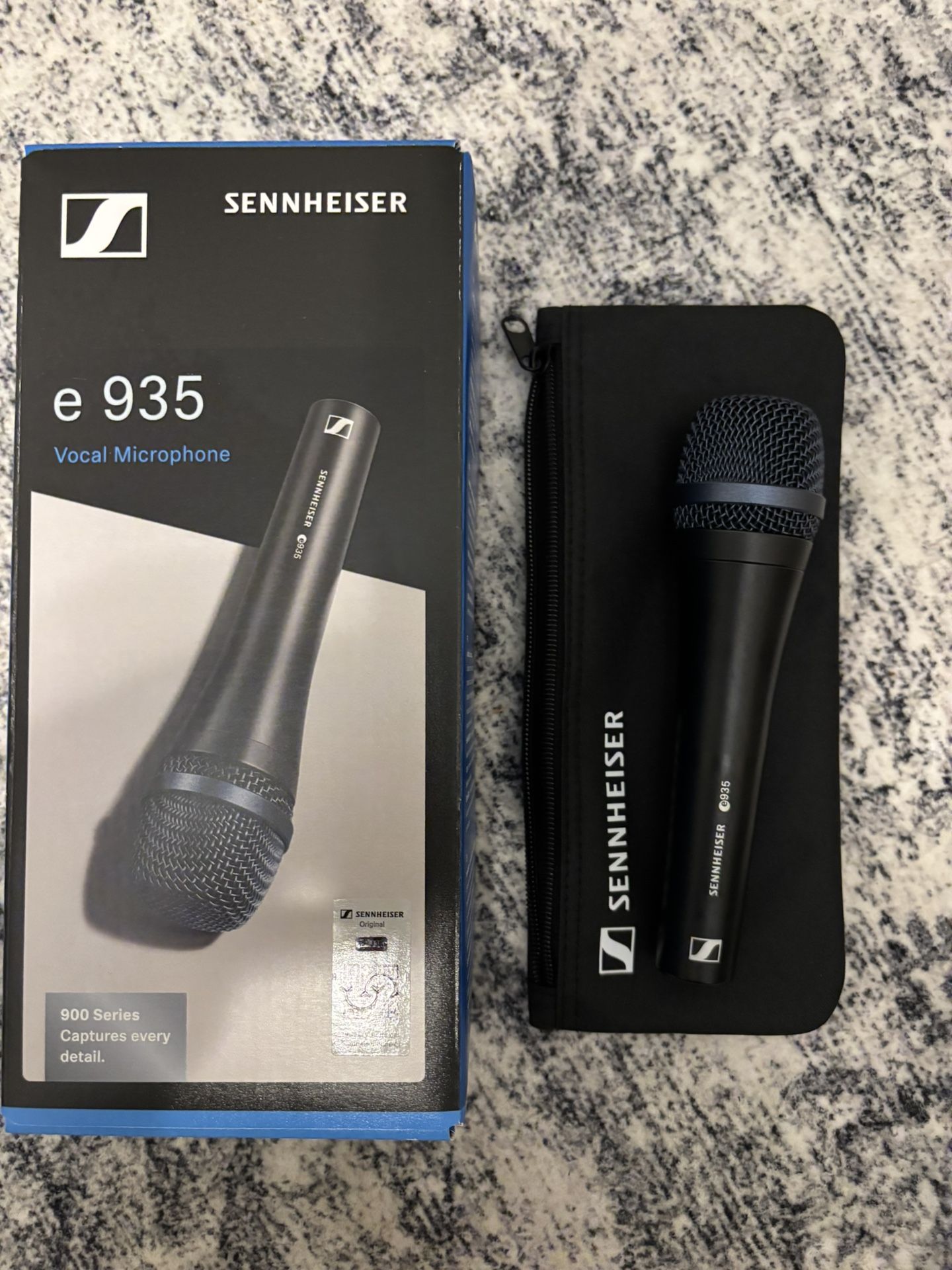 Like New SENNHEISER e935 Microphone And K&M Mic stand