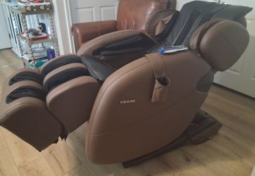 Kahuna zero gravity massage chair great working condition