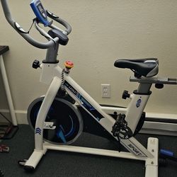 Indoor Exercise Bike Cycling Stationary Bike Fitness Gym Bike Cardio