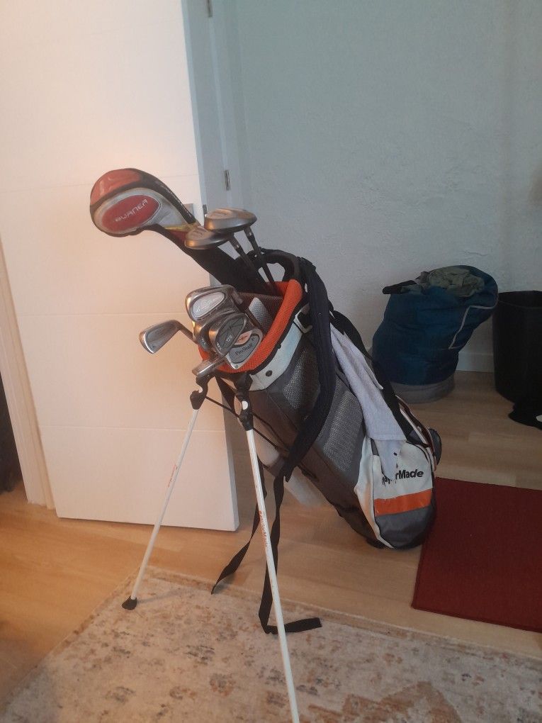 Taylor Made Golf Bag With Set Of Clubs