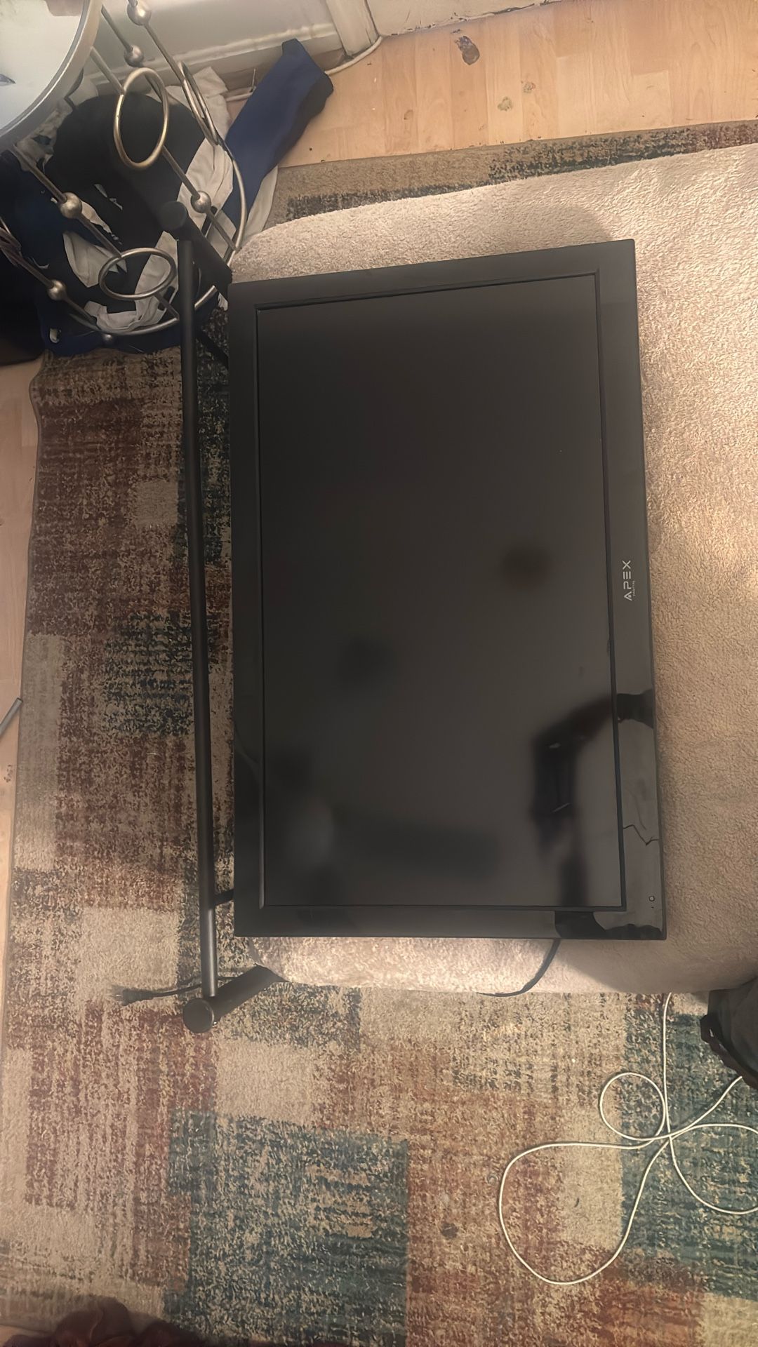Apex 32” LED TV w/ Built-in DVD Player – Great Condition – $50 OBO