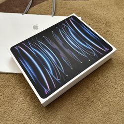 iPad Pro 12.9 inch 6th Gen Wi-Fi 128GB Silver Brand New