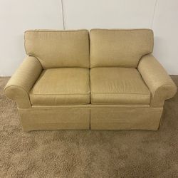 Harden Furniture Loveseat *Free Delivery*