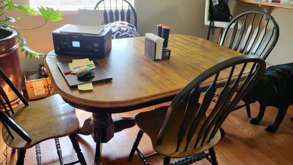 Kitchen Table And 6 Chairs