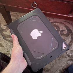 32 Gig iPad 6th Gen!!