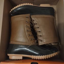 Women's Duck Boots Size 6 