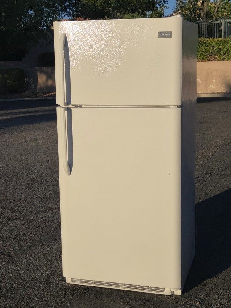 Frigidaire (White) With Ice Maker