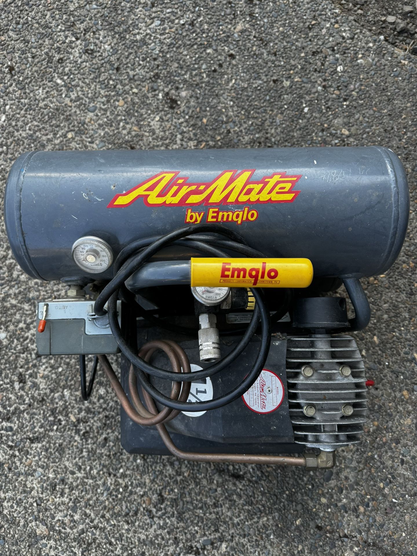 EmGlo AirMate (Jenny) Air Compressor W/ hoses
