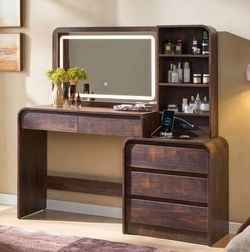 Luxurious Vanity in Walnut BRAND NEW IN BOX