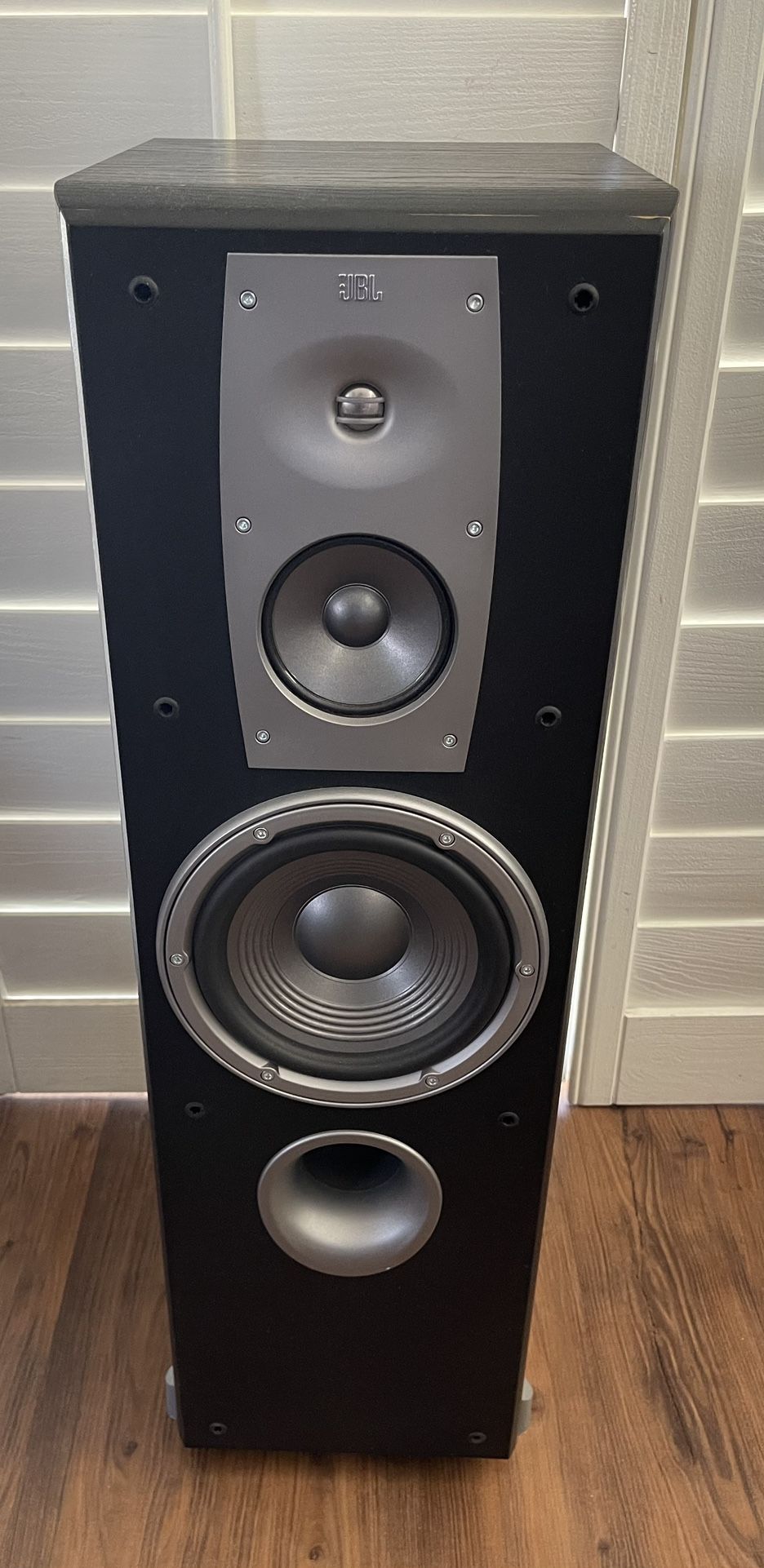 JBL N38II Tower speakers for Sale in Mesa, AZ OfferUp