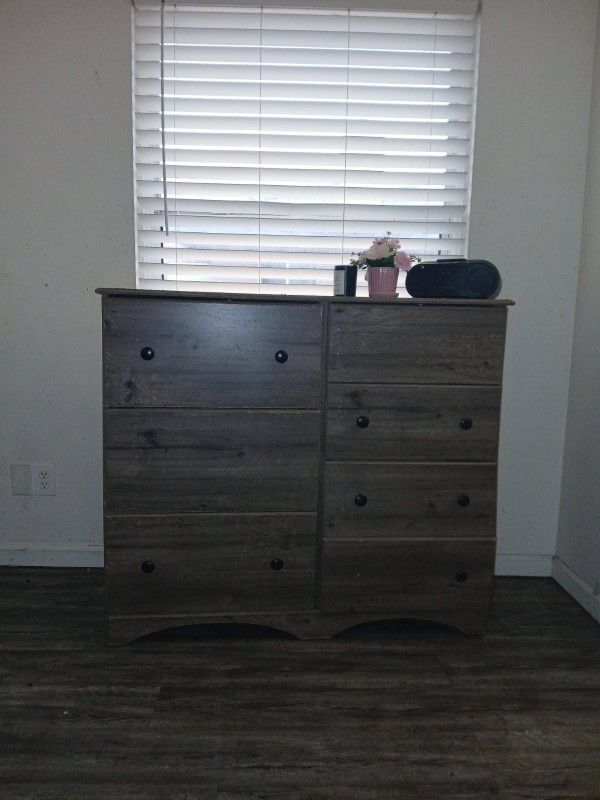7 Dwarwer Dresser Ashley Furniture 