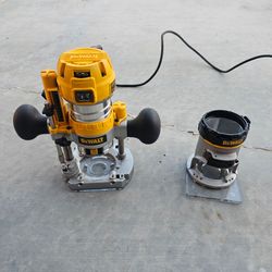 DeWalt Plunge Router with Fixed Base and bits